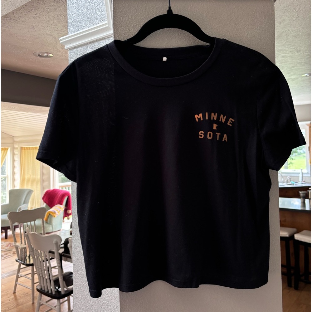 Black cropped Minnesota top